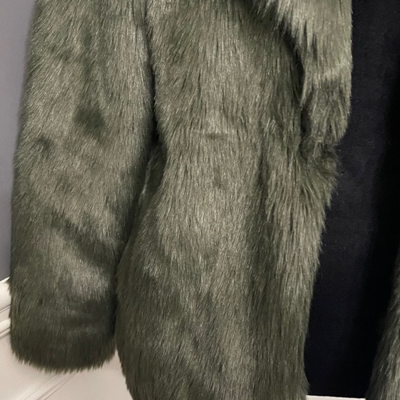 Forever 21 Exclusive, Faux Fur Jacket - Picture 3 of 10